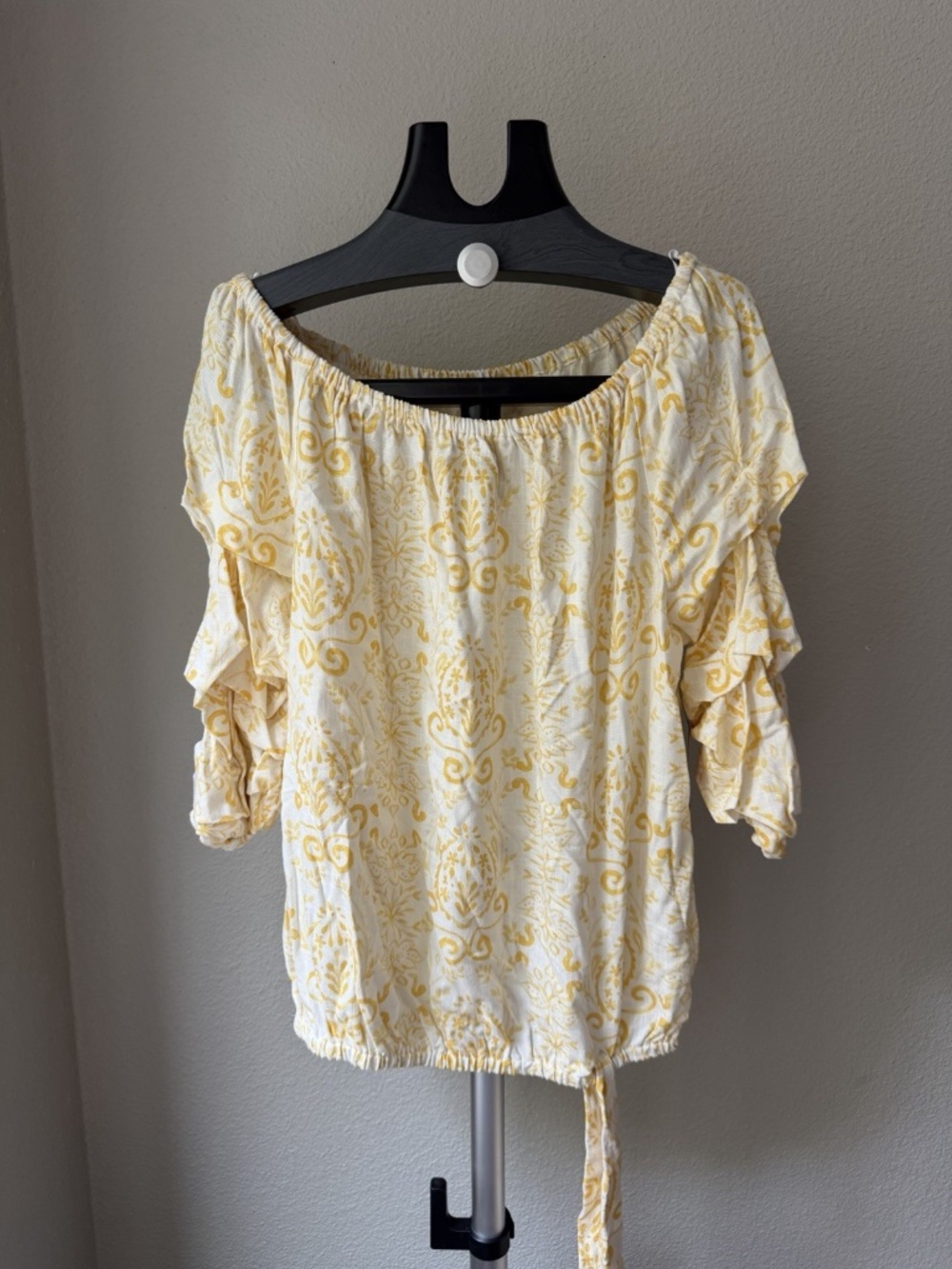 Vince Camuto Women's White/Yellow Floral Round Neck 3/4 Ruffle Sleeve Blouse